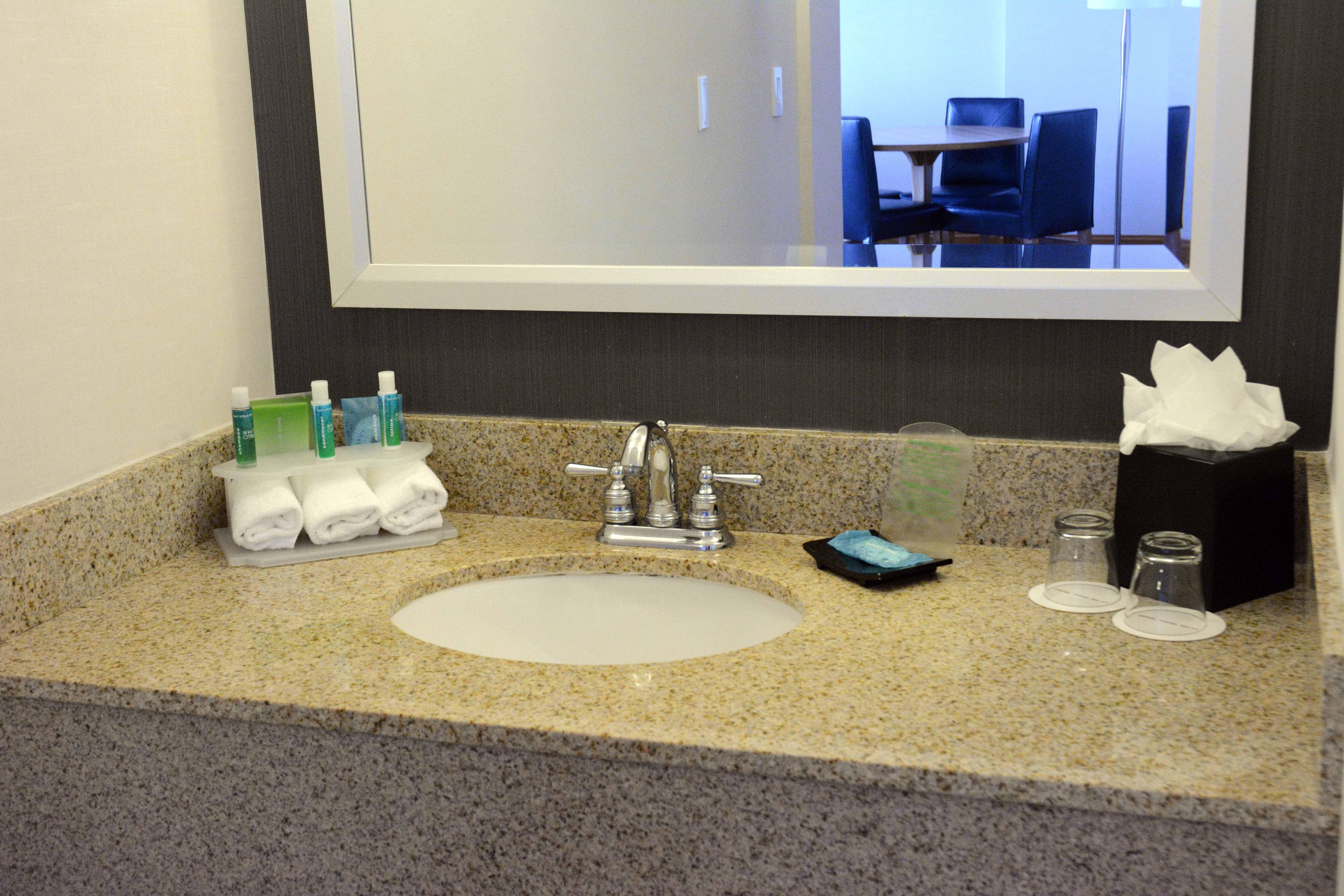 Holiday Inn Express Stamford, An Ihg Hotel エクステリア 写真