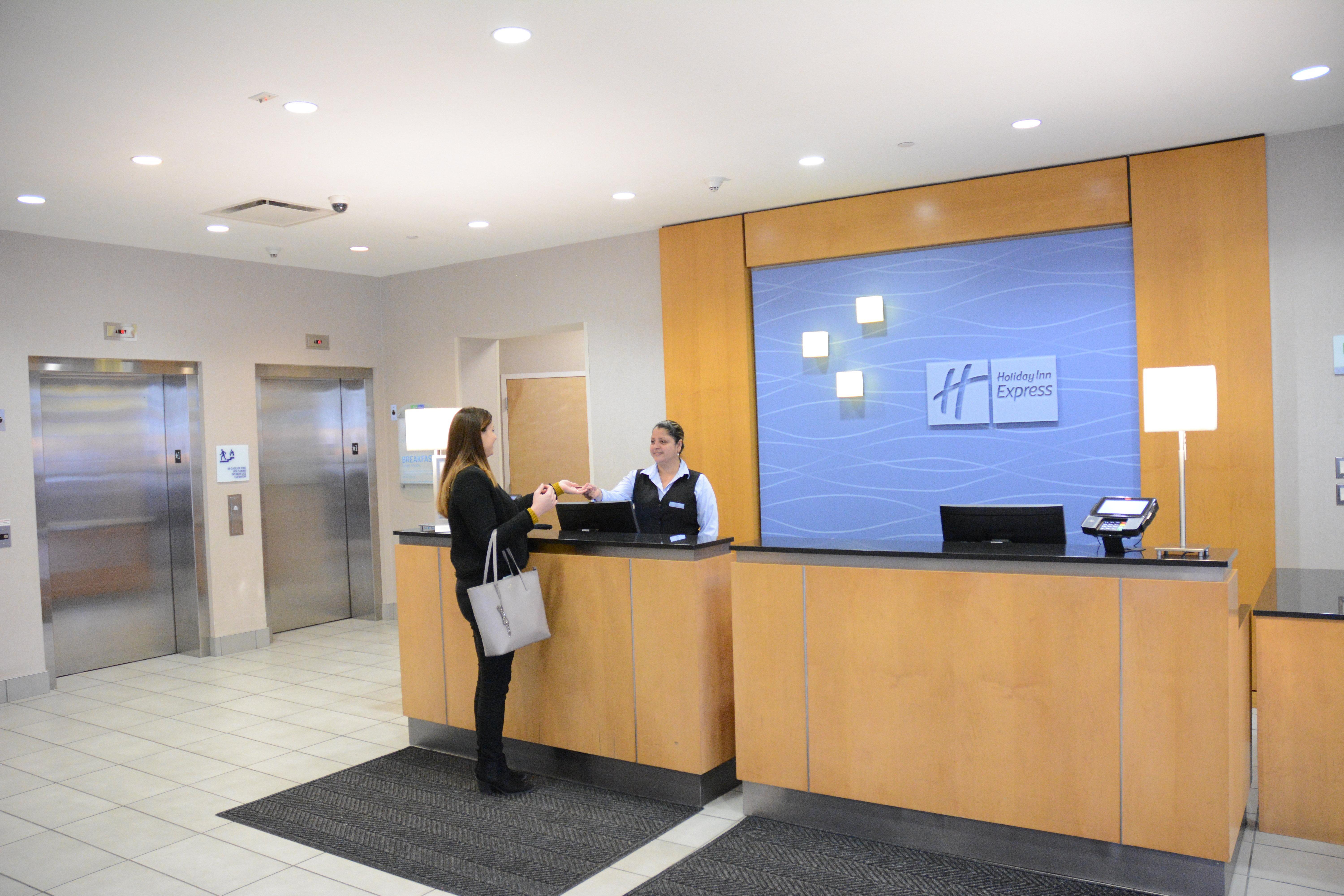 Holiday Inn Express Stamford, An Ihg Hotel エクステリア 写真